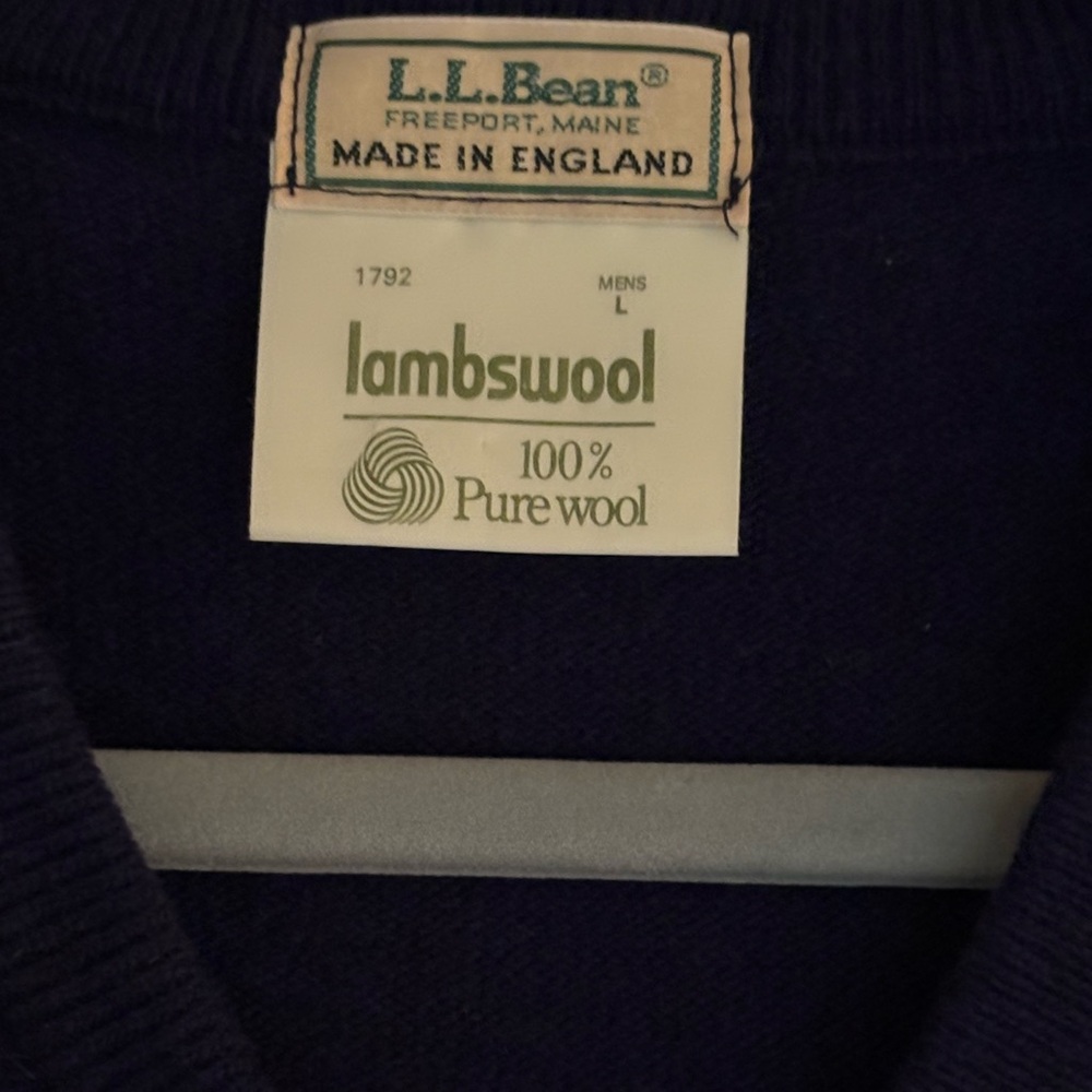 L.L. Bean Men's V-Neck Lambswool Sweater - Navy - Classy & classic! - Picture 4 of 6